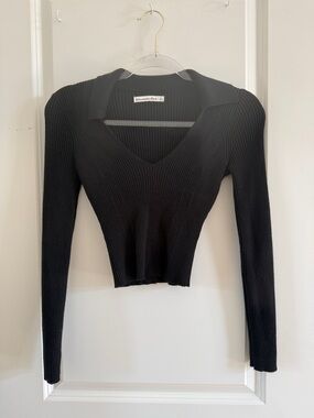 Abercrombie Ribbed V-Neck Long Sleeve Crop Top - Black
